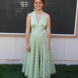 Elegant Green Lace Halter Dress